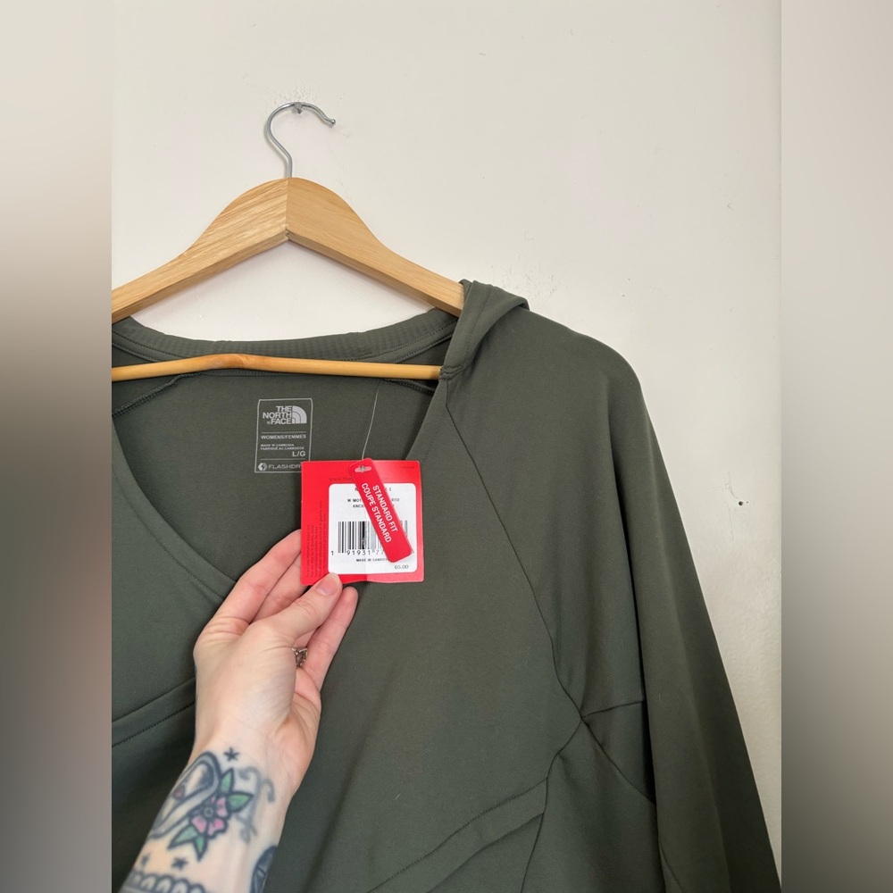 North Face Motivation Wrap Hoodie in Olive - Picture 6 of 8